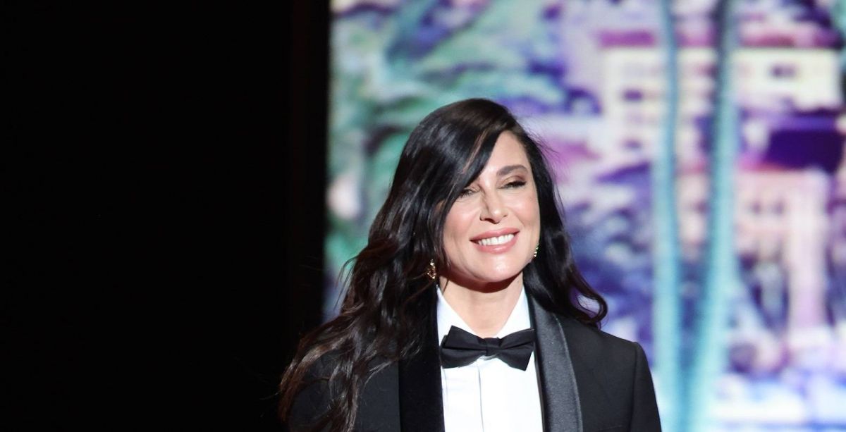 نادين لبكي ببدلة كلاسيكية أنيقة في مهرجان 