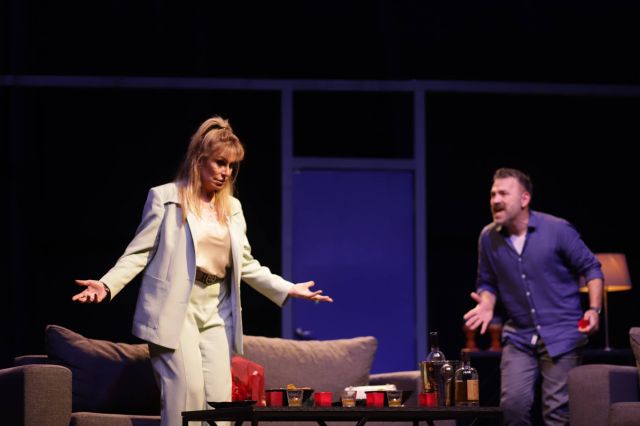 مشهد من مسرحية 