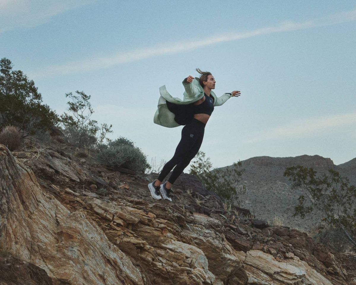 الأناقة والبساطة تجتمعان في تعاون  LOEWE x On