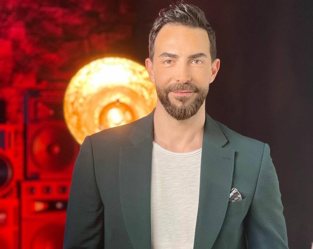 كارلوس عازار يتحدث بجرأة عن الفن والخيانة وحبيبته التي رحلت قبل أن يودعها