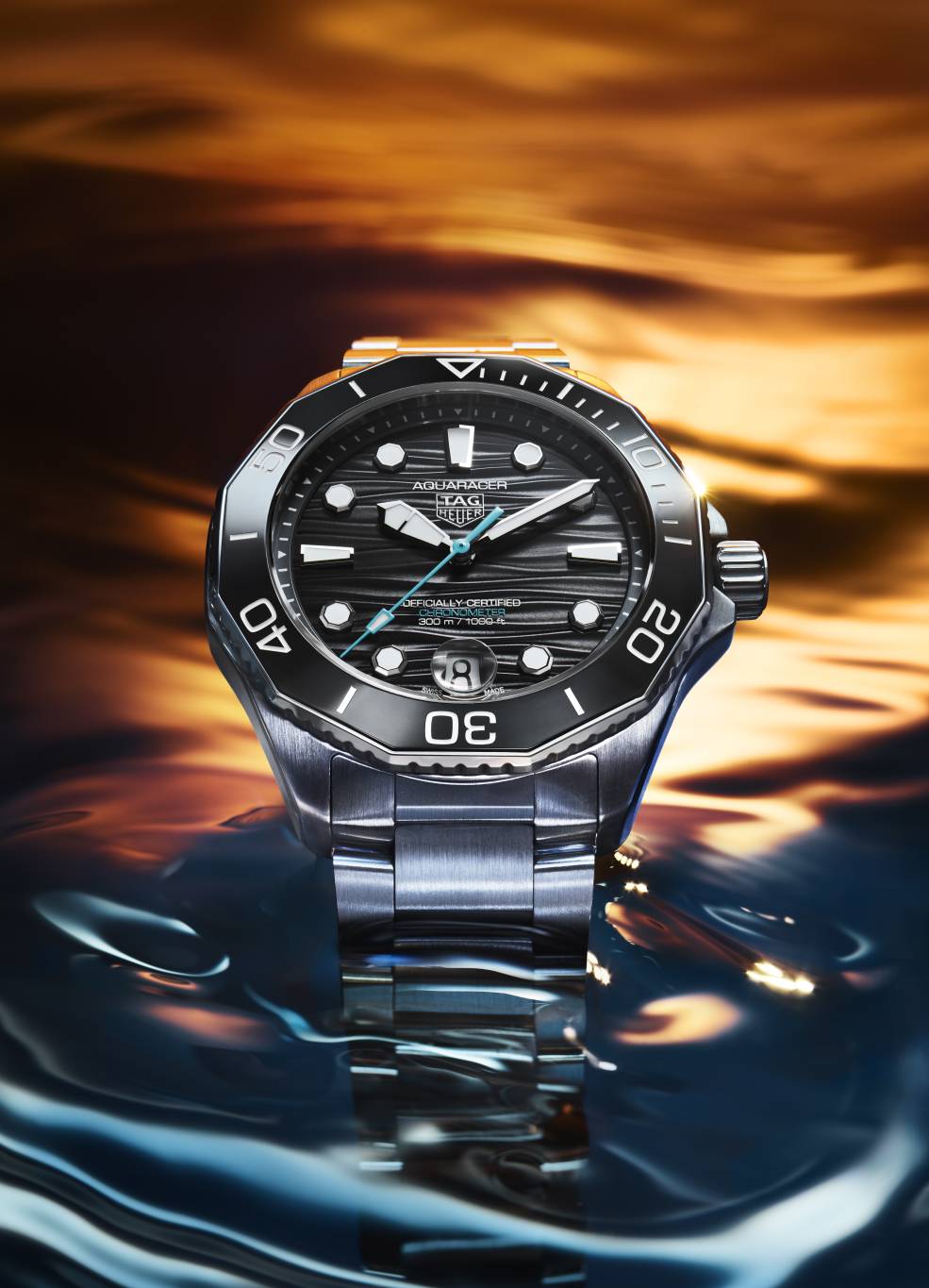 ساعات TAGHEUER AQUARACER PROFESSIONAL300 DATE & GMT لاختراق الأعماق وضبط الوقت