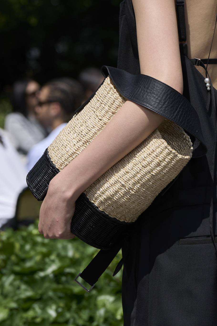 حقيبة ETRO استثنائية بالقش والنسيج المحبوك