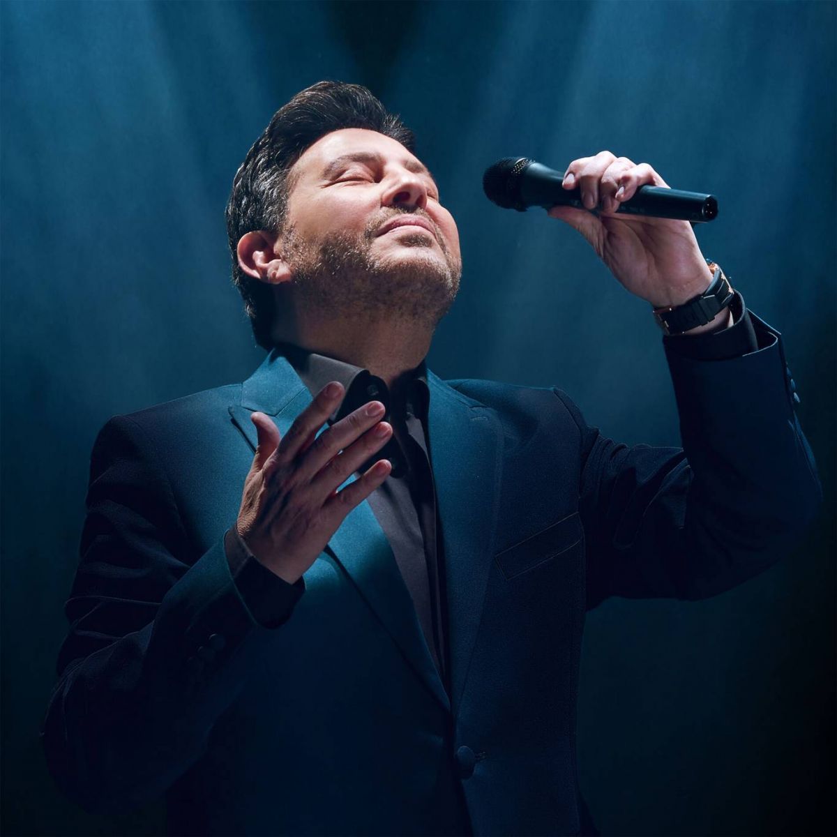 بالفيديو - هاني شاكر يروّج لحفليه في لبنان