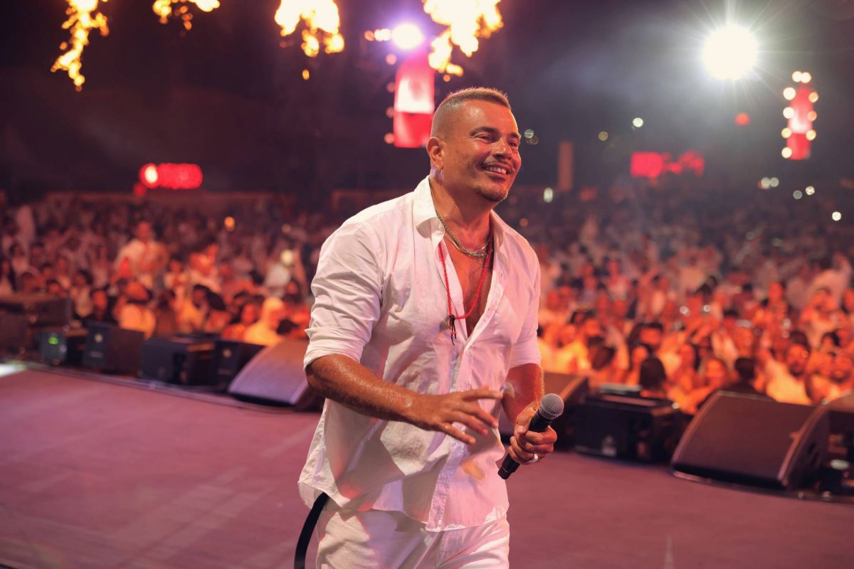 عمرو دياب يتجاهل محاكمته ويطرح أحدث أغانيه