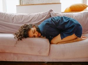 أطعمة تزيد من أعراض بطانة الرحم المهاجرة وتحمي من العقم