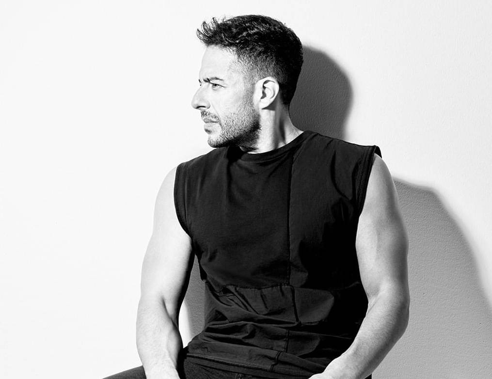 بالصور - محمد حماقي يعلن موعد طرح ألبومه الجديد