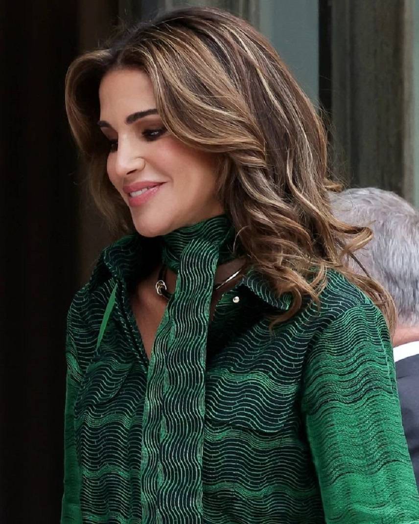 الملكة رانيا بإطلالة ملكية بتوقيع ايلي صعب