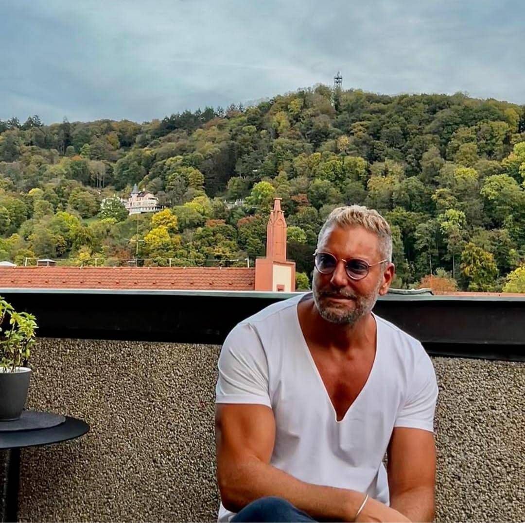 بعد خطوبة ابنته... تامر هجرس يكشف لـ