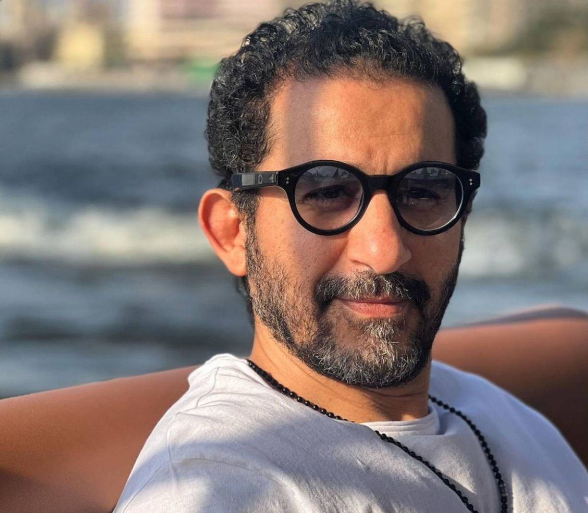 أحمد حلمي يكشف عن رأيه في عادل إمام وسبب خوفه من المسرح