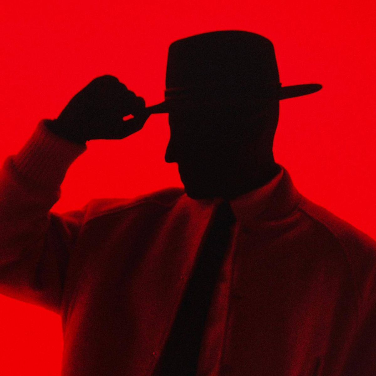 فنان يطلق أغنية 