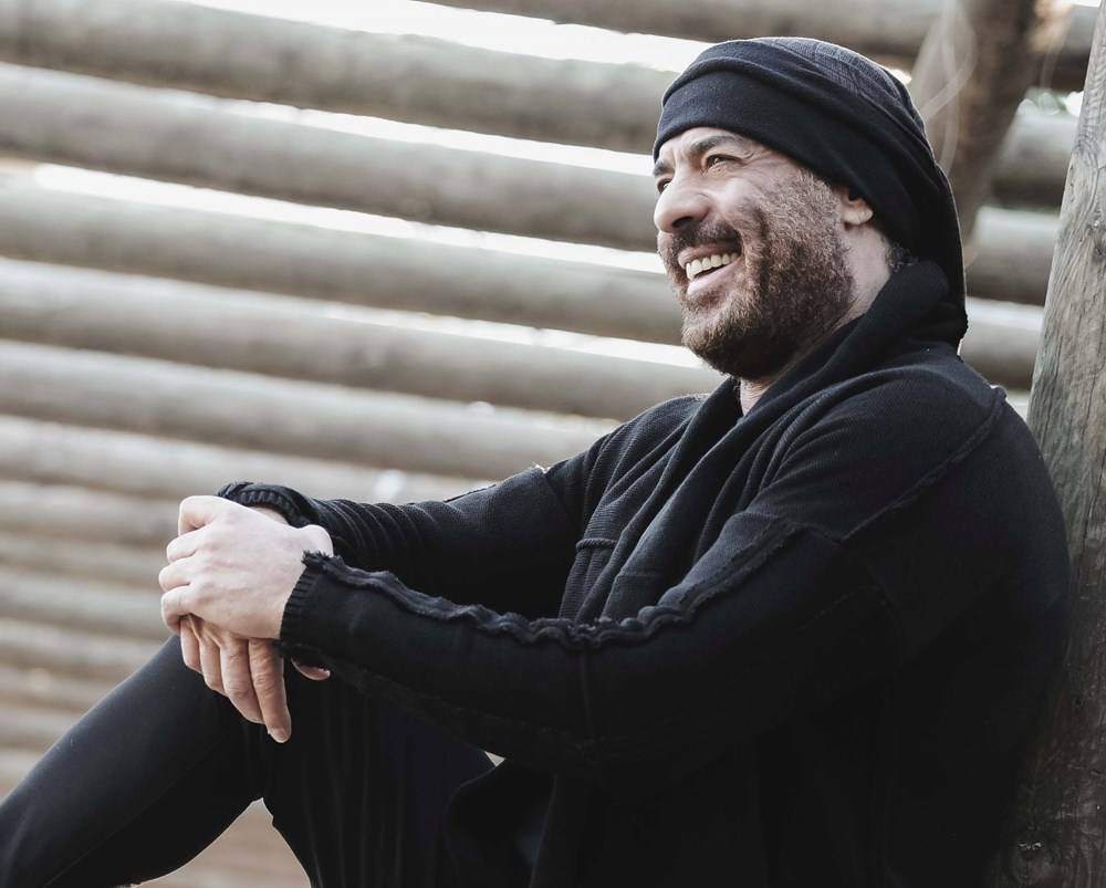 نقولا نخلة يُطلق حكاية جديدة من عالم الرومانسية