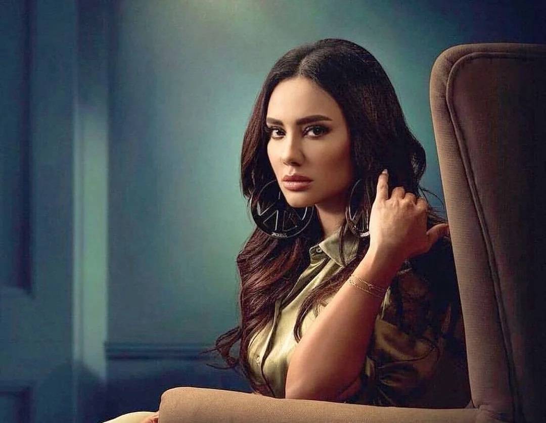 بالفيديو - مي القاضي تعترف بمرورها بقصة حُبّ فاشلة غيّرت حياتها