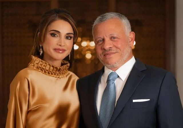 الملكة رانيا تختار تاج 