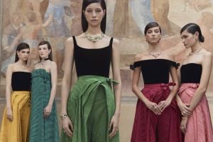 Diorama & Diorigami: journey of luxurious jewels رحلة من الترف