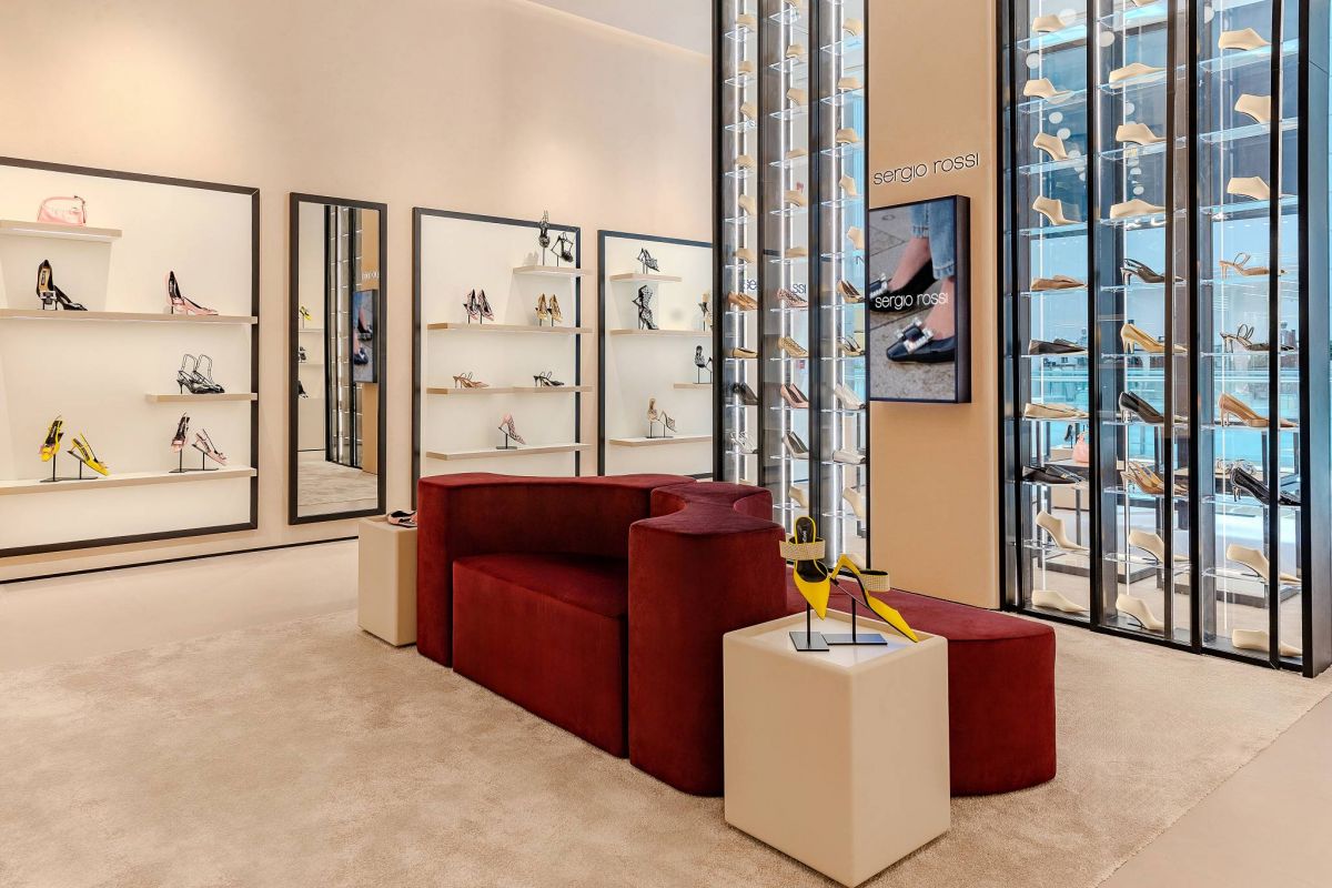 علامة SERGiO ROSSI تحطّ رحالها في 