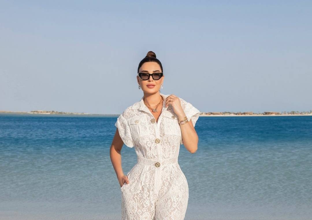 سيرين ونسرين طافش تعتمدان الصيحة نفسها... مَن الأجمل