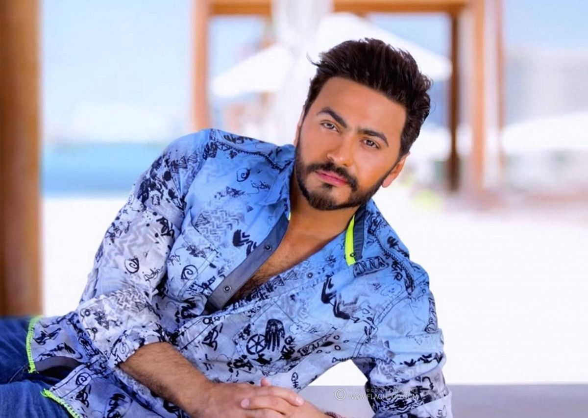 بالفيديو - لفتة إنسانية من تامر حسني مع فتاتين من ذوي الهمم