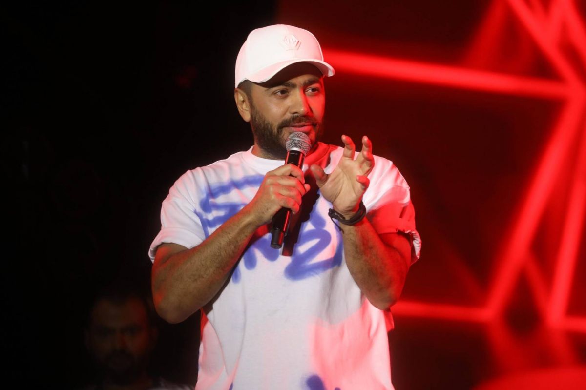 بالفيديو - تامر حسني يكشف كواليس طريفة مع هذا النجم