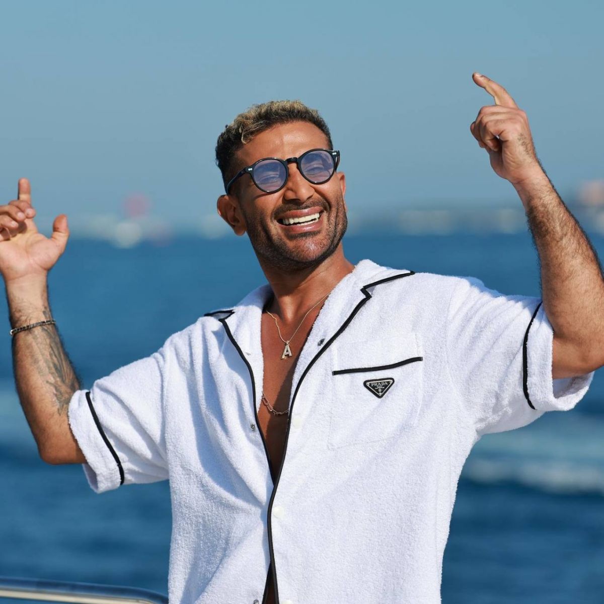 الرد الأول من أحمد سعد على انتقادات ظهوره بالخلخال النسائي