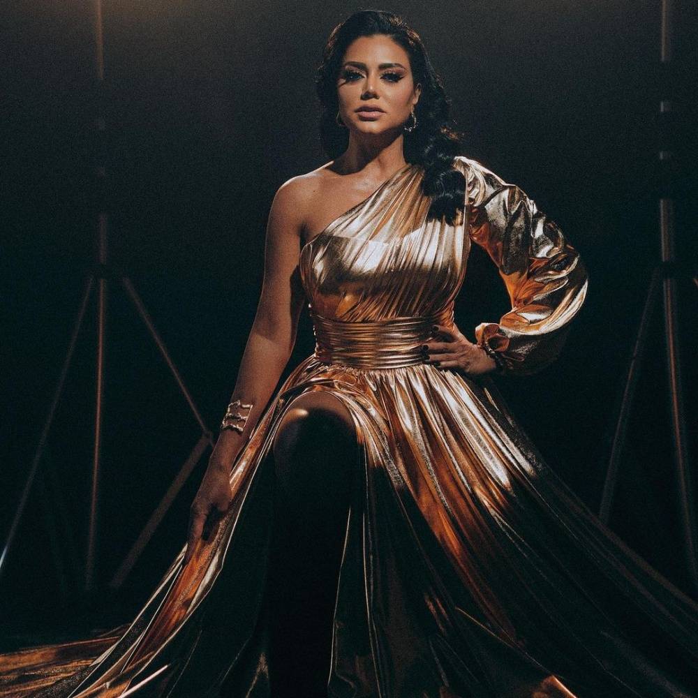 عودة رانيا يوسف إلى مواقع التواصل الاجتماعي بعد غياب