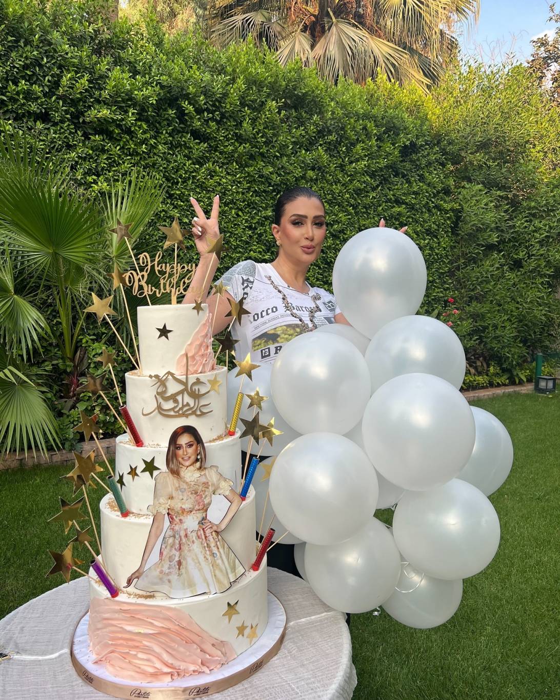 غادة عبد الرازق تحتفل بميلادها في جو عائلي