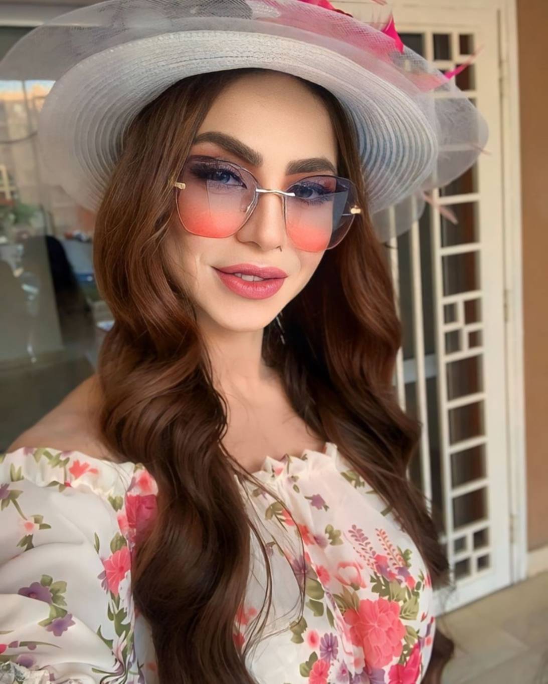 دوللي شاهين تعترف بإدمانها