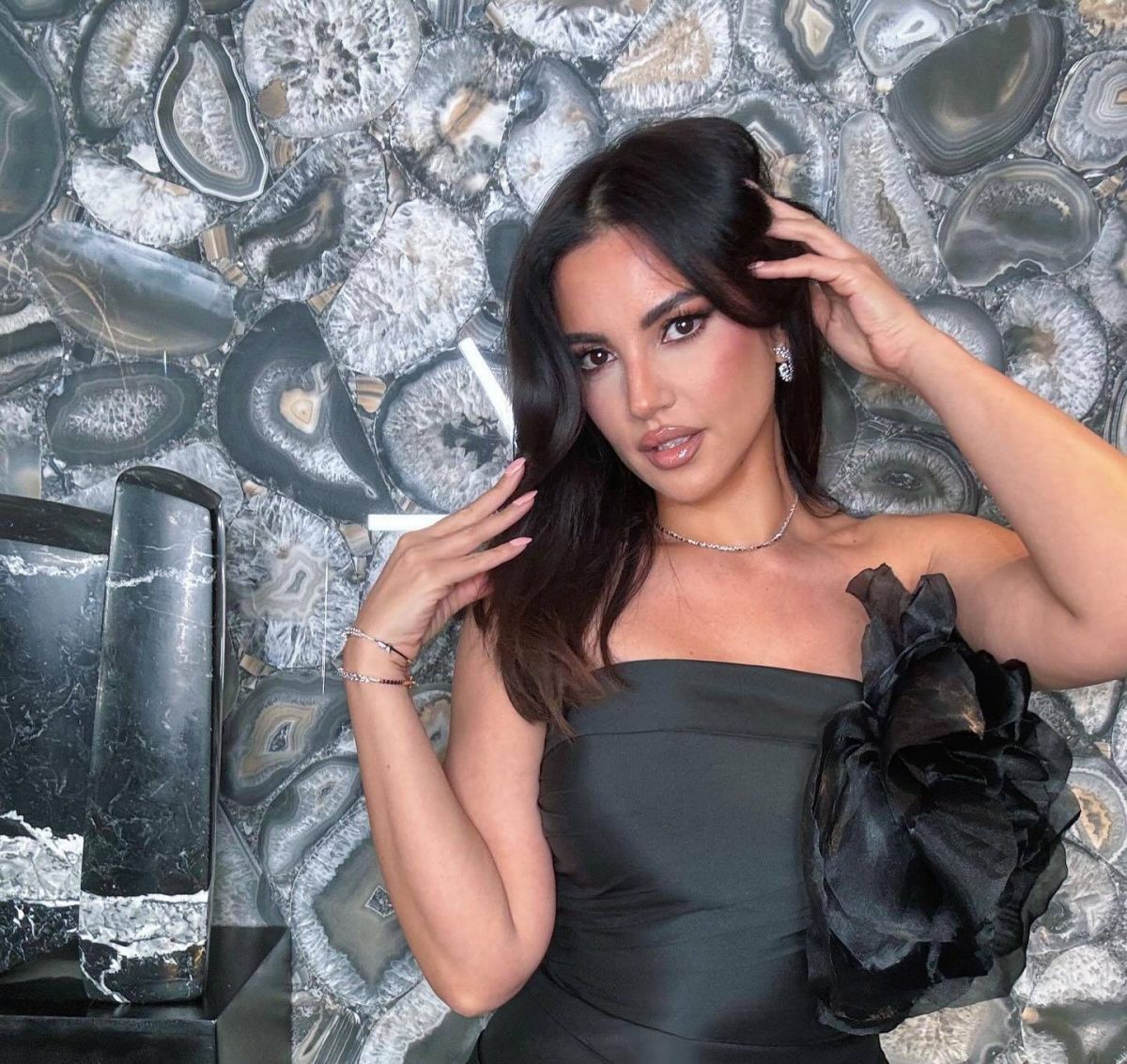 بالفيديو - درة تدخل عالم الموضة وتحتفل بإطلاق أول خط أزياء