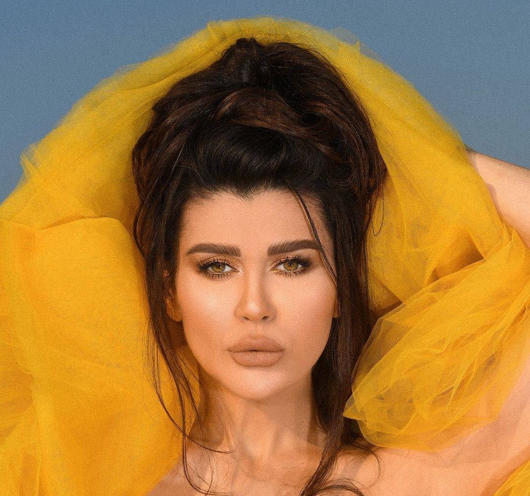 نادين الراسي تتشاجر مع شابة وتحدث ضجة بفيديو خاص