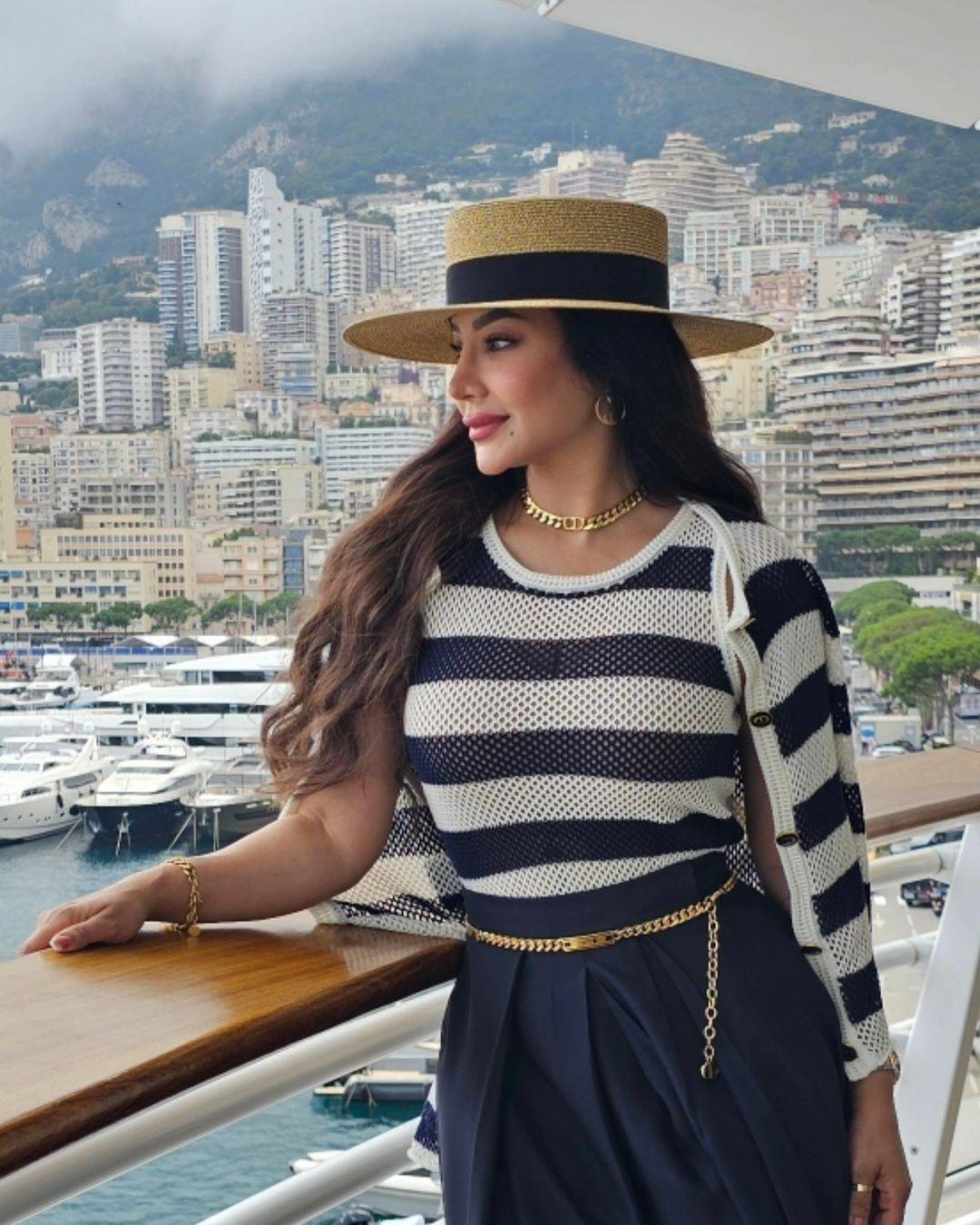 الأناقة عنوان إطلالة لجين عمران من DIOR