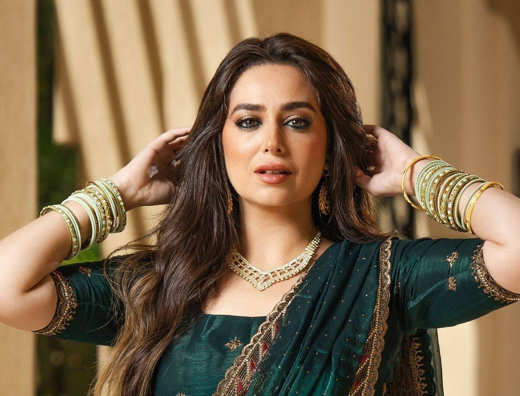 هبة مجدي تنسّق الساري الهندي بطريقة مميّزة