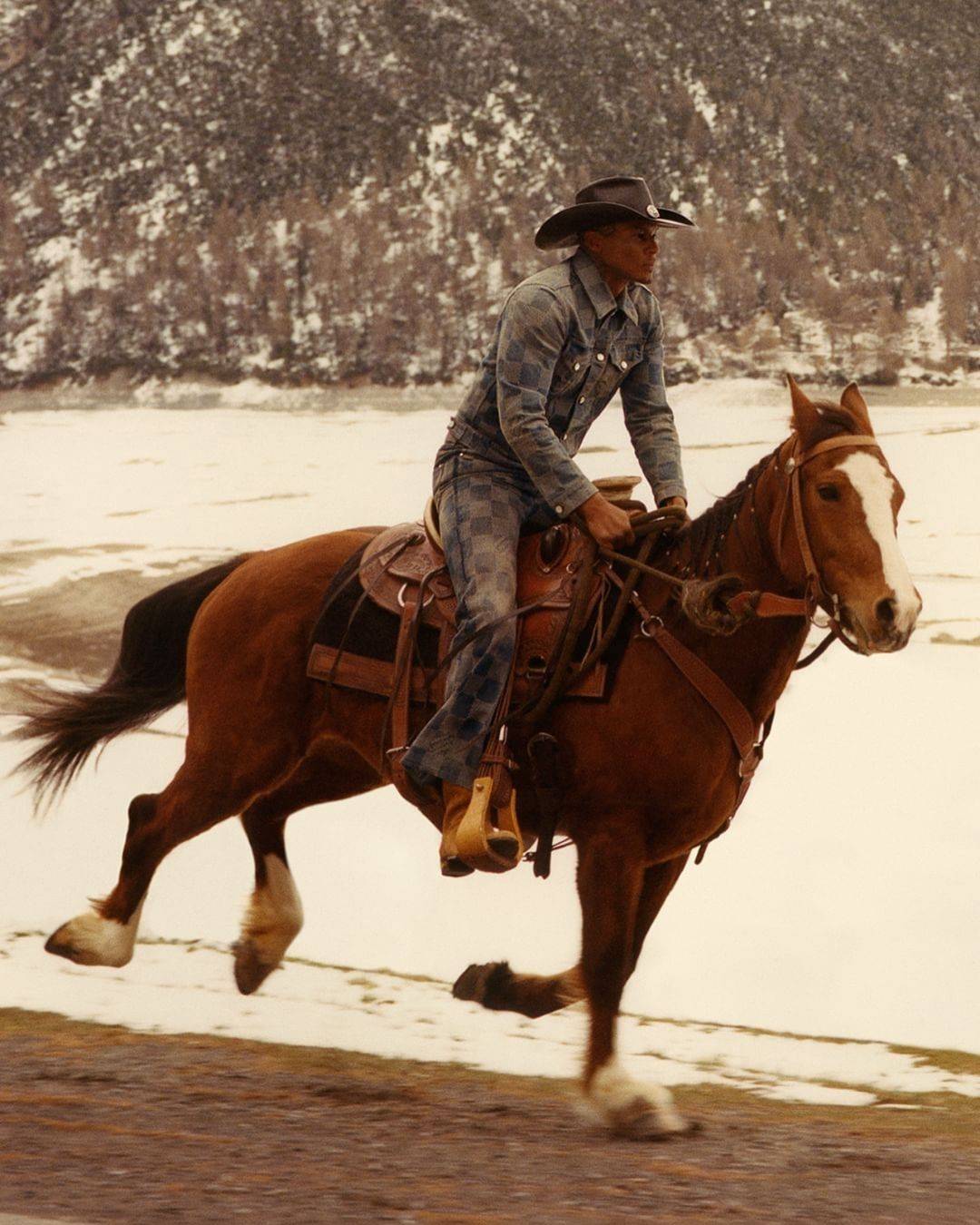 مجموعة مخصّصة لملابس الرجال من Louis Vuitton