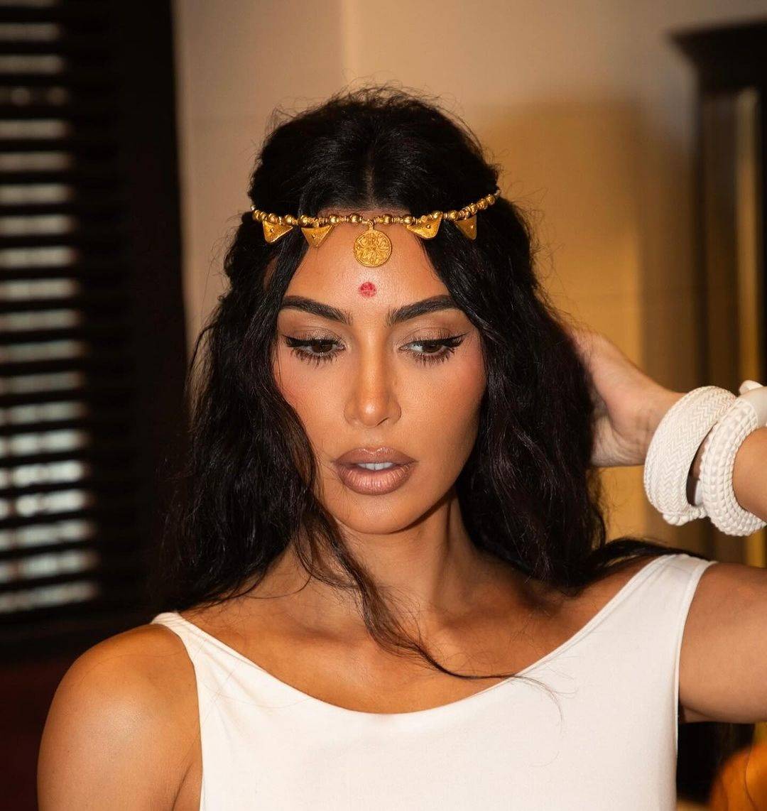 كيم كارداشيان تعترف بنقل مرض نادر لإبنها!