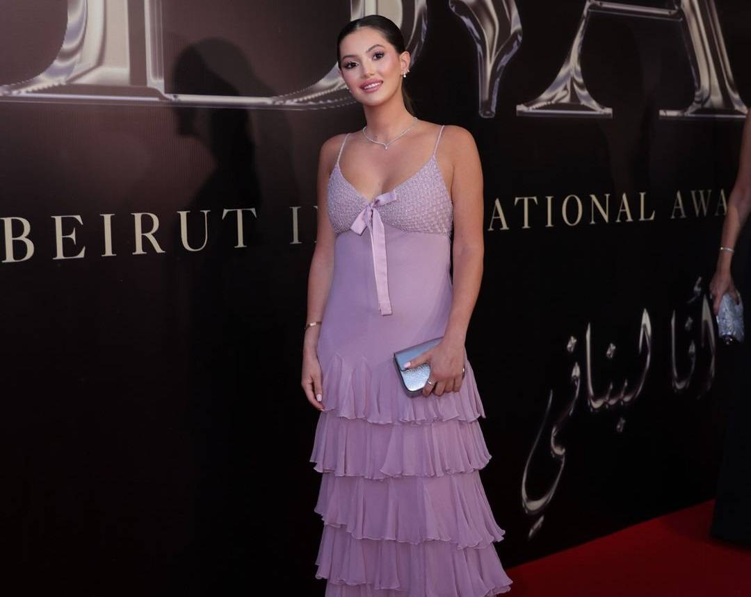 دانا الحلاني تعيد تدوير فستان قديم لوالدتها