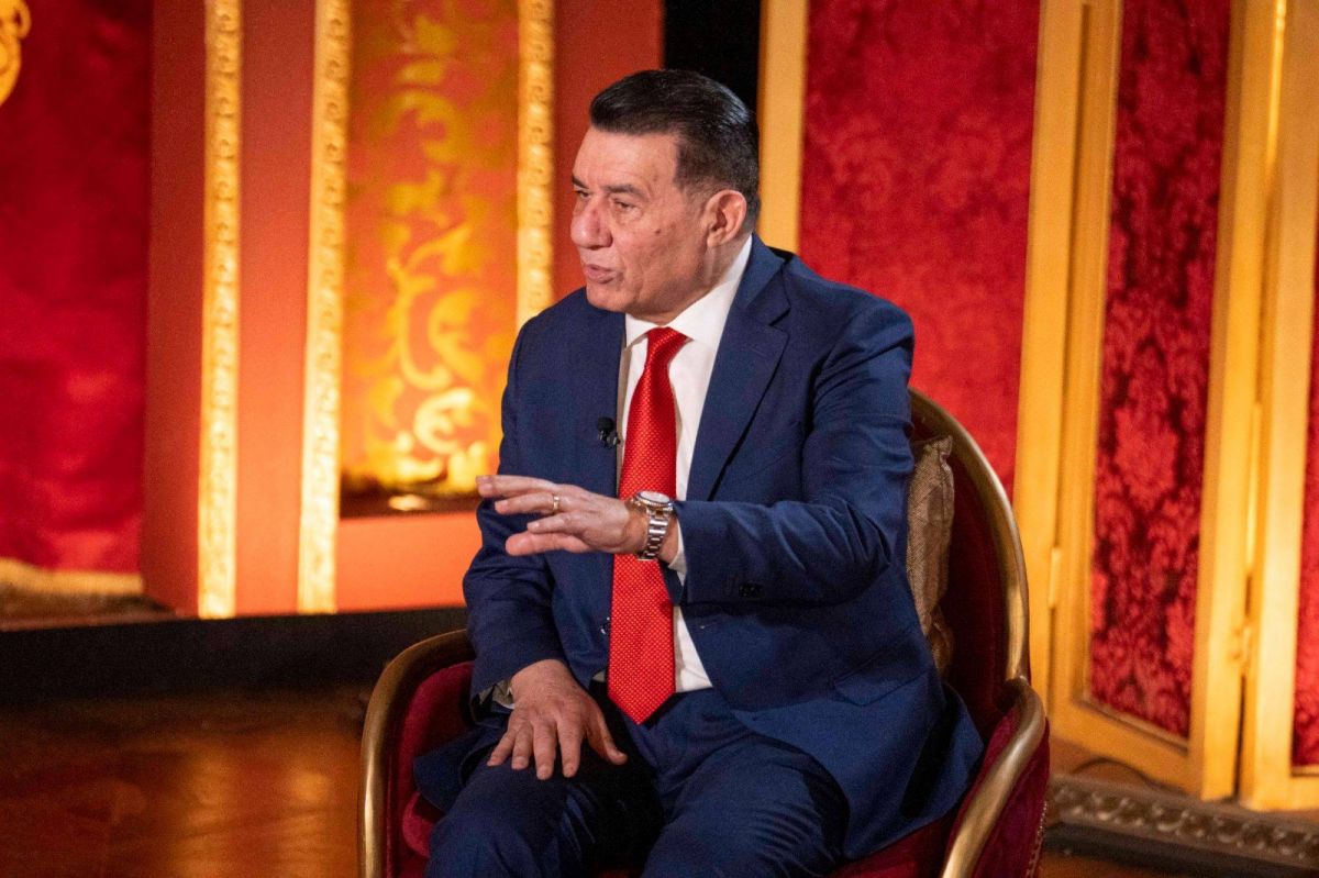 بالصور - إعلامي شهير يتعرّض لحادث سير مروّع وزوجته تكشف حالته الصحية