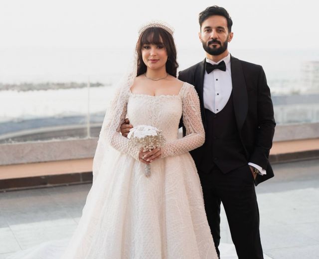 حسني شتا وعروسه في حفل زفافهما