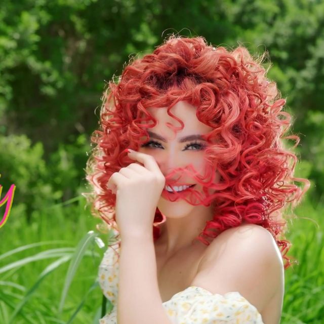 دوللي شاهين