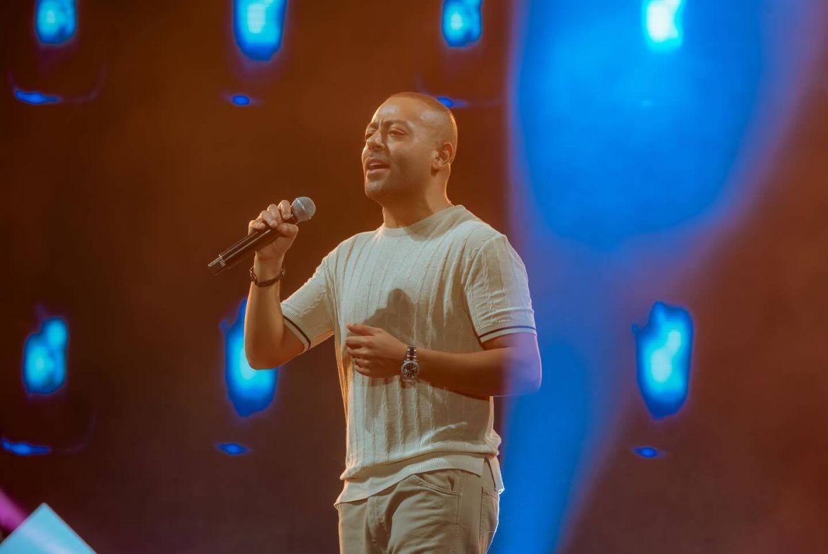 بالصور - تامر عاشور يتسبب بأزمة في الإسكندرية!