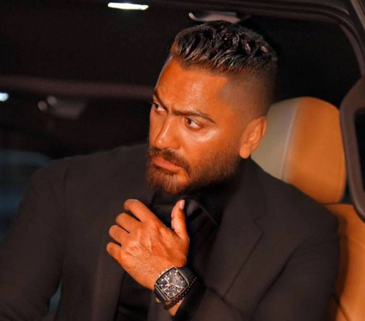 بالفيديو - تامر حسني يكشف سرّاً جديداً عن أغنية 