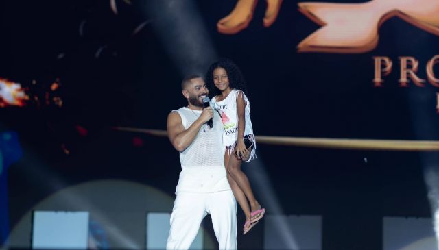 تامر حسني ولفتة إنسانية في الحفل