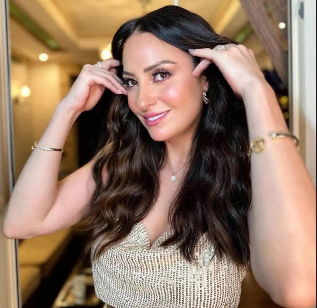 نيرمين الفقي تحيِّر جمهورها بصورة مع نجمين