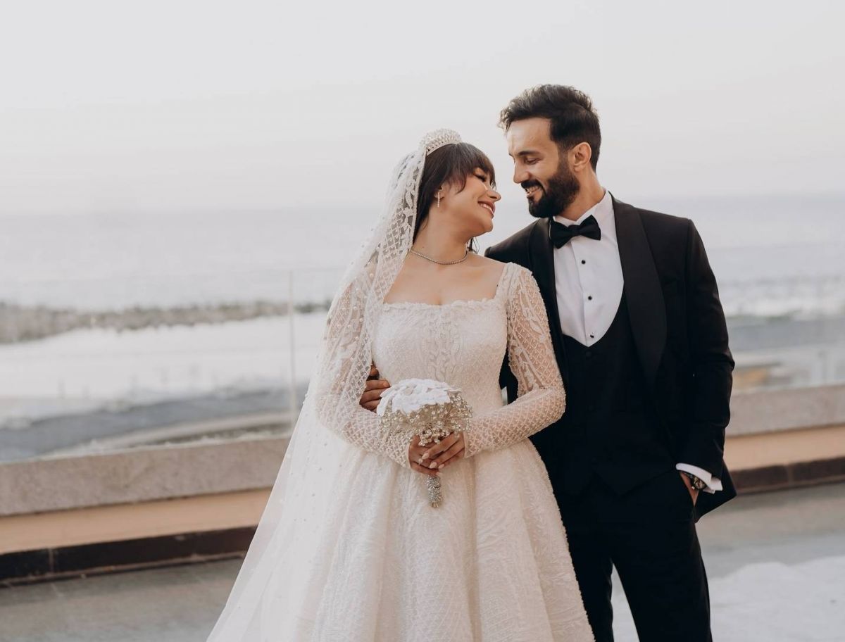 بالفيديو والصور - نجوم الفن يجتمعون في زفاف جديد أشعله رقص منى فاروق