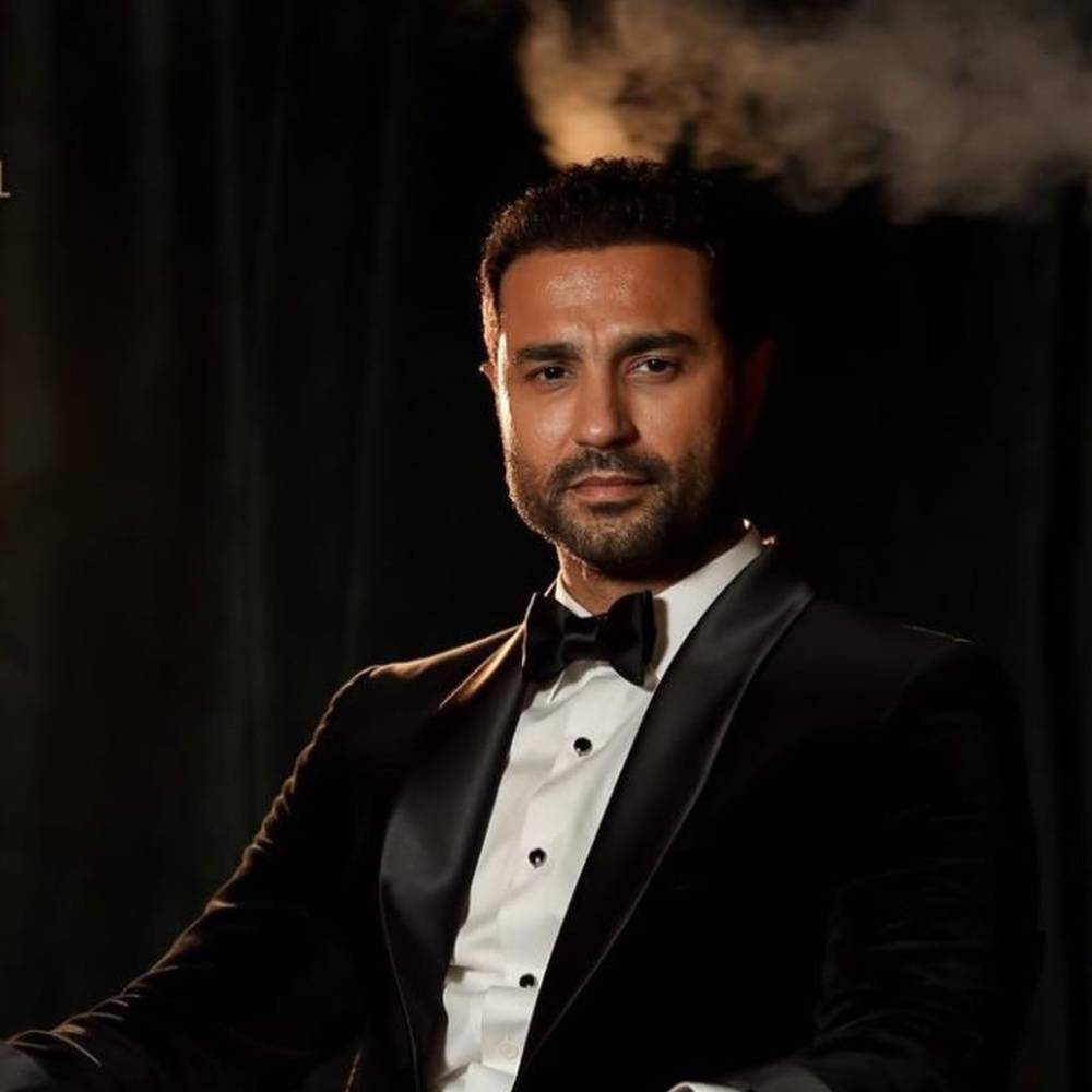 كريم فهمي يكشف سرًا عن 