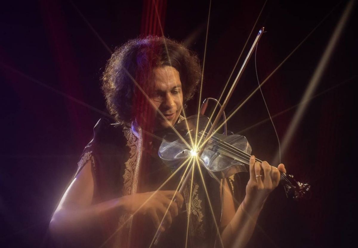 زياد الزواري يطلق ألبوم 