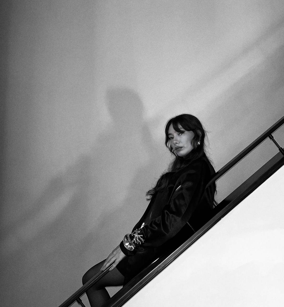 نسليهان أتاغول تبرز جمالها بصيحة مكياج قديمة