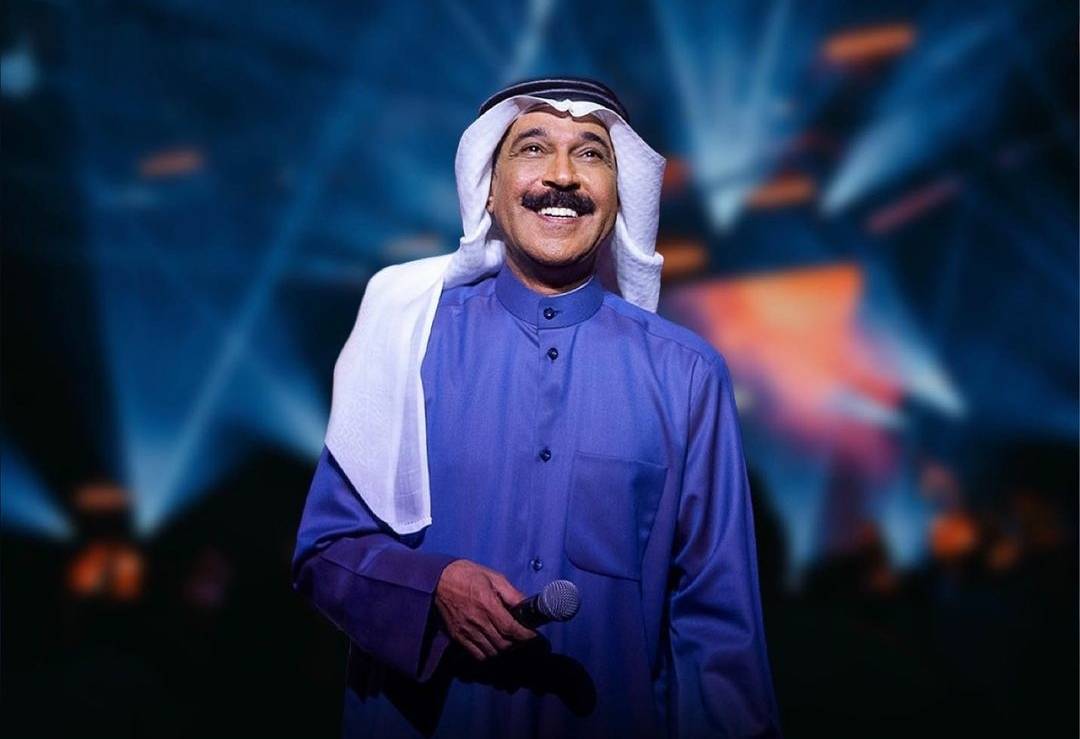 بالفيديو - عبدالله الرويشد يظهر في مركز لتلقي العلاج