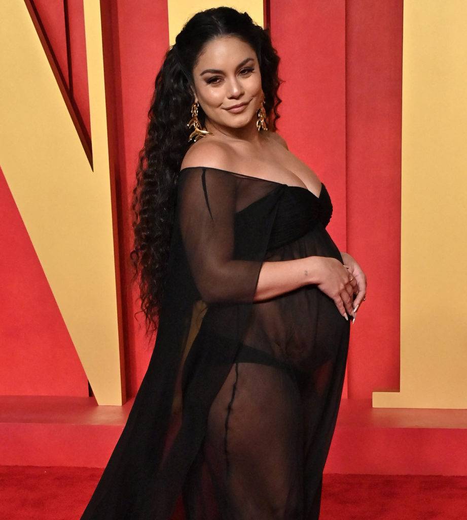 الصورة الأولى لفانيسا هادجنز  مع طفلها الأول في المشفى