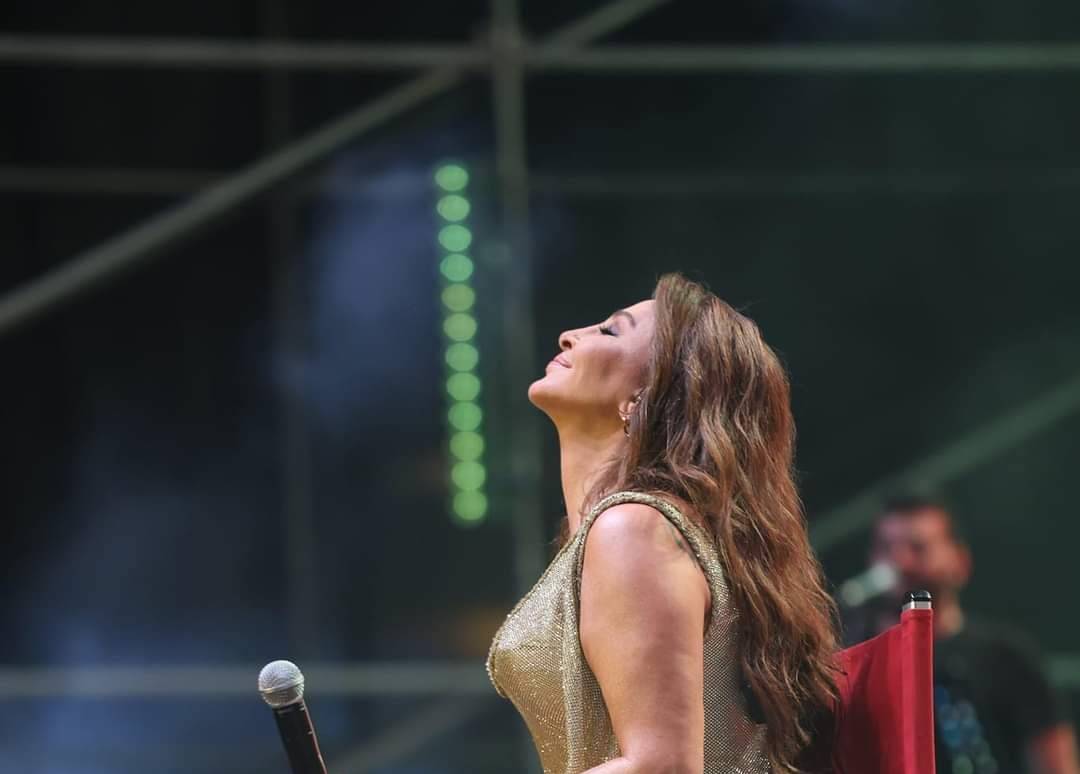 إليسا تستعين بنوال الزغبي للردّ على منتقديها