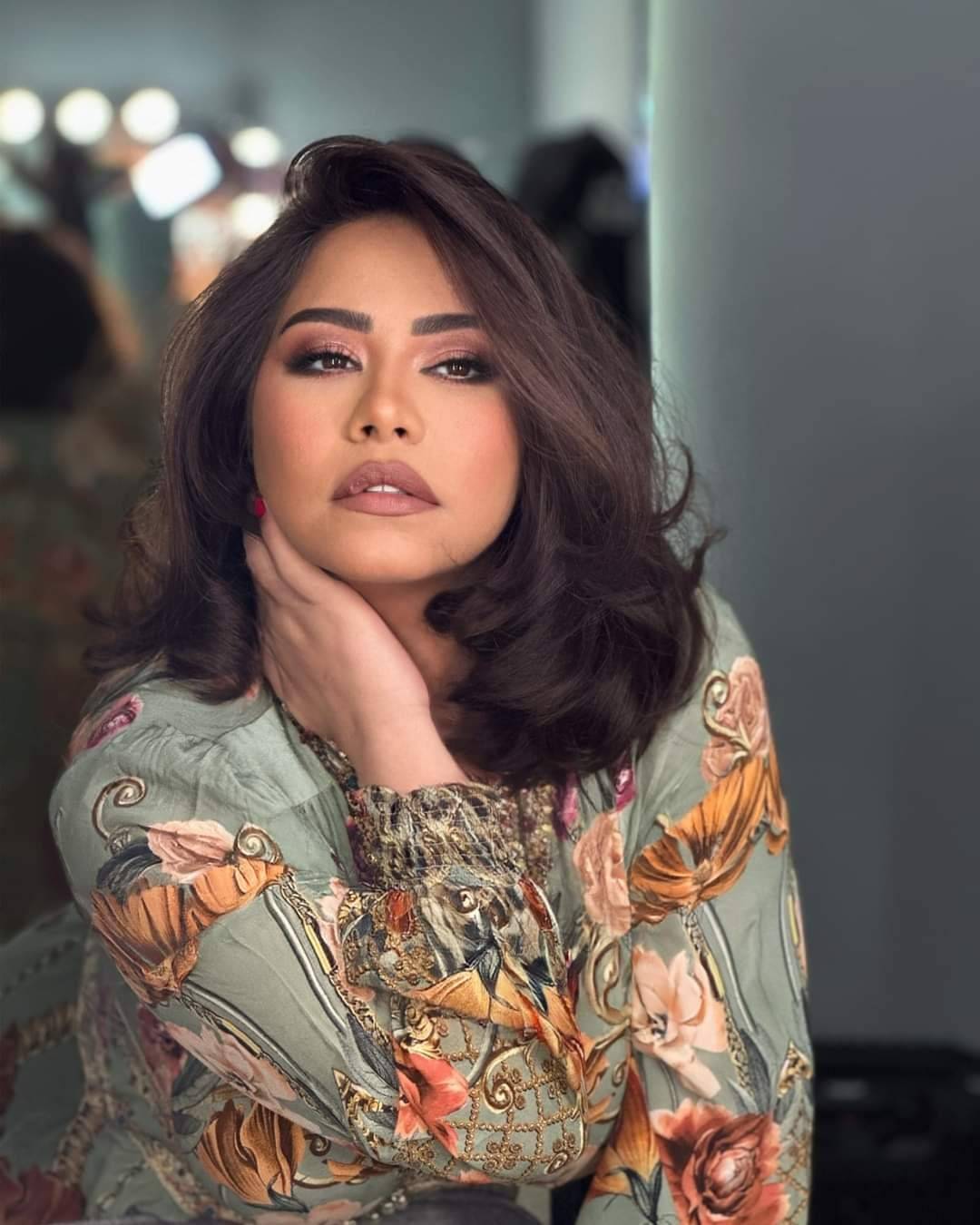 عالِمة فلك تثير الجدل بتوقعات لفنانة شهيرة والجمهور: تقصد شيرين