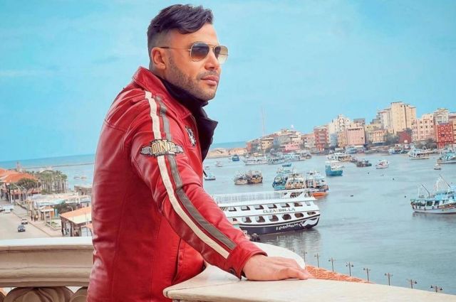 محمد إمام يحتفل بتحقيق فيلمه إيرادات غير مسبوقة