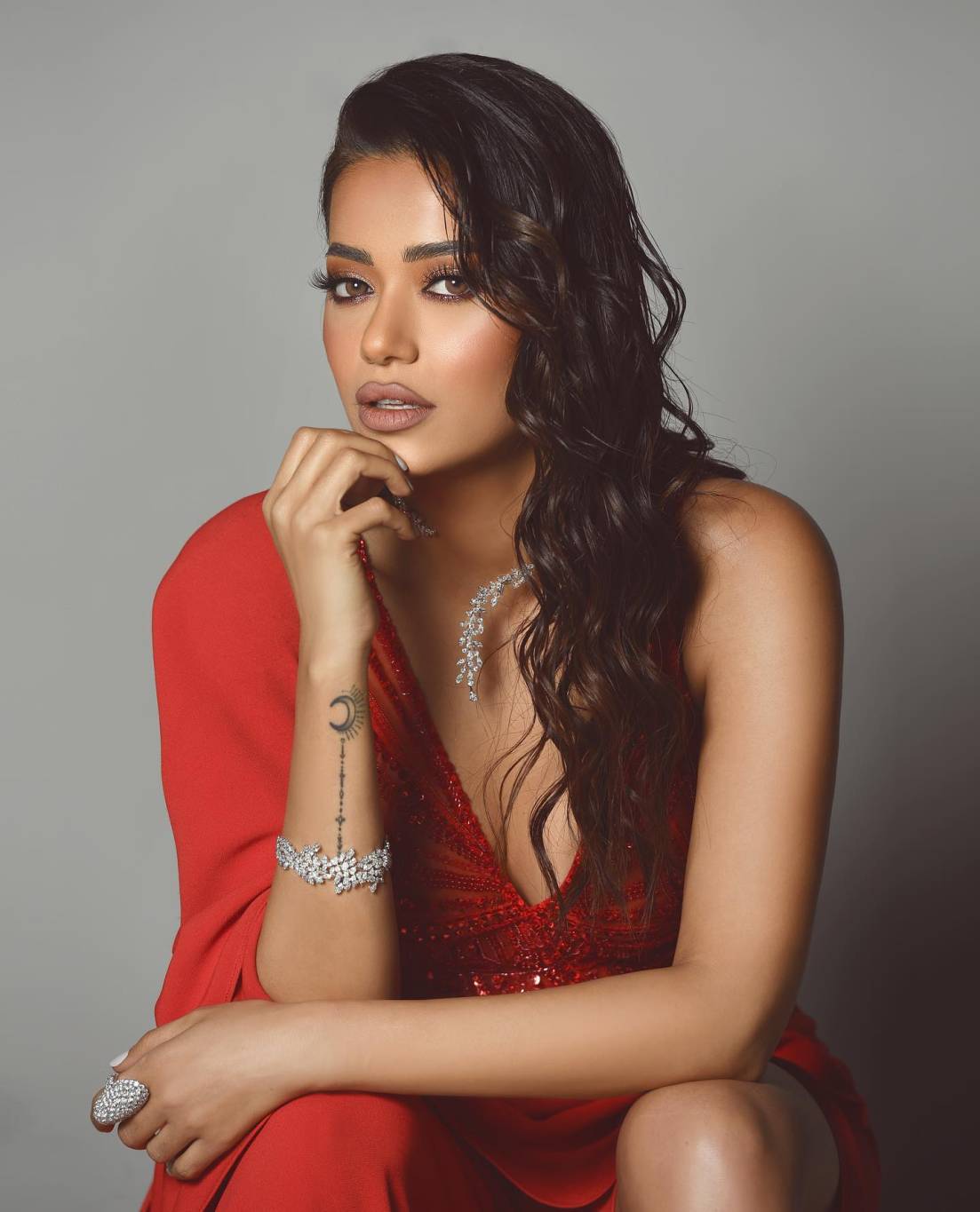 رحمة رياض وطفلتها في صورة جديدة